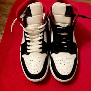 Jordan 1 Mid, Gym Red Black White